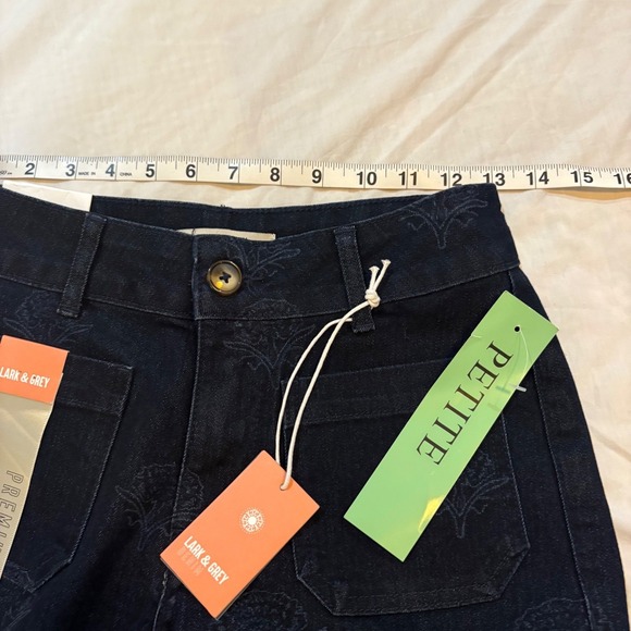 Lark & Grey Petite Wide Leg Jeans Dark Wash Dragon Floral Imprint Size 6P New - Picture 6 of 9